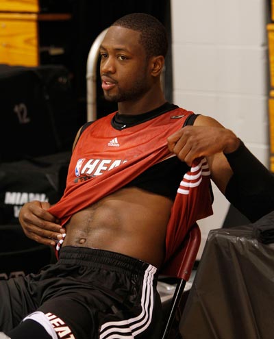 培养出总冠军！圣克拉拉大学退役杰伦·威廉姆斯24号球衣（总冠军摇篮！圣克拉拉大学退役杰伦-威廉姆斯24号球衣）