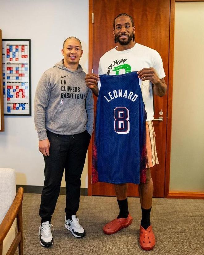 CBA俱乐部杯，山东男篮半场55-50领先青岛男篮，山东队半场打出12人轮换（CBA俱乐部杯：山东男篮半场55-50暂领先青岛，祭出12人轮换）