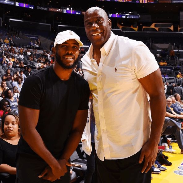 西甲：皇马客场1-1战平比利亚雷亚尔（西甲：皇马客场与比利亚雷亚尔1-1握手言和）