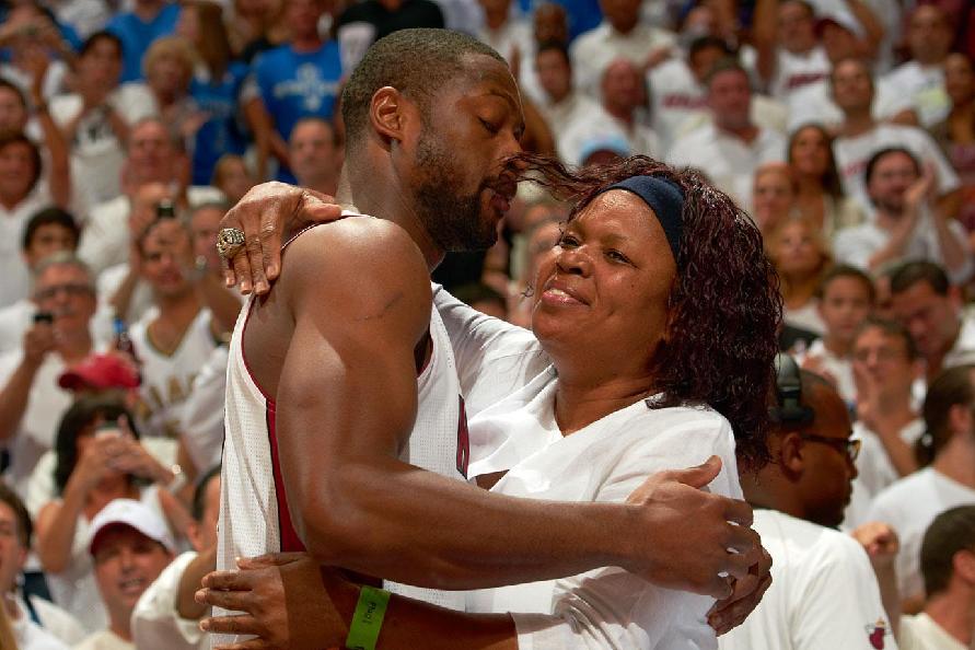 76人更新伤病报告：马克西对阵步行者降级为出战成疑（76人伤情更新：马克西对阵步行者状态降为出战成疑）